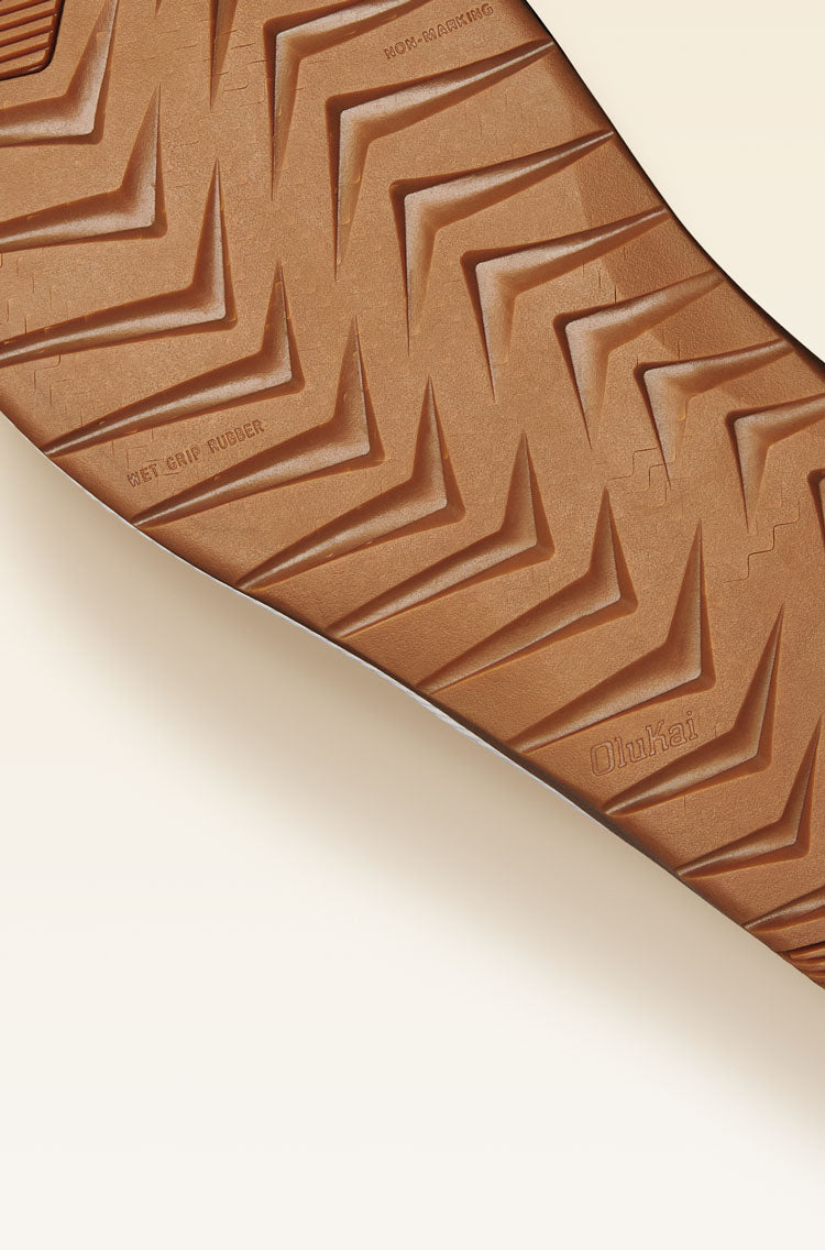 Designed for sure-footed exploration, our non-marking Wet Grip Rubber delivers unmatched traction.