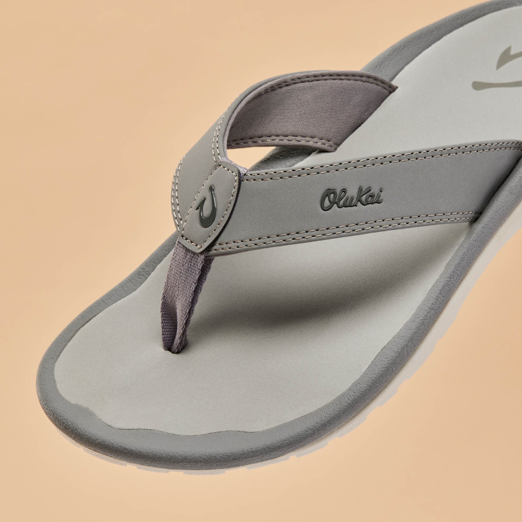 ohana！ Ohana Men's Best Selling Beach Sandals - Graphite | OluKai