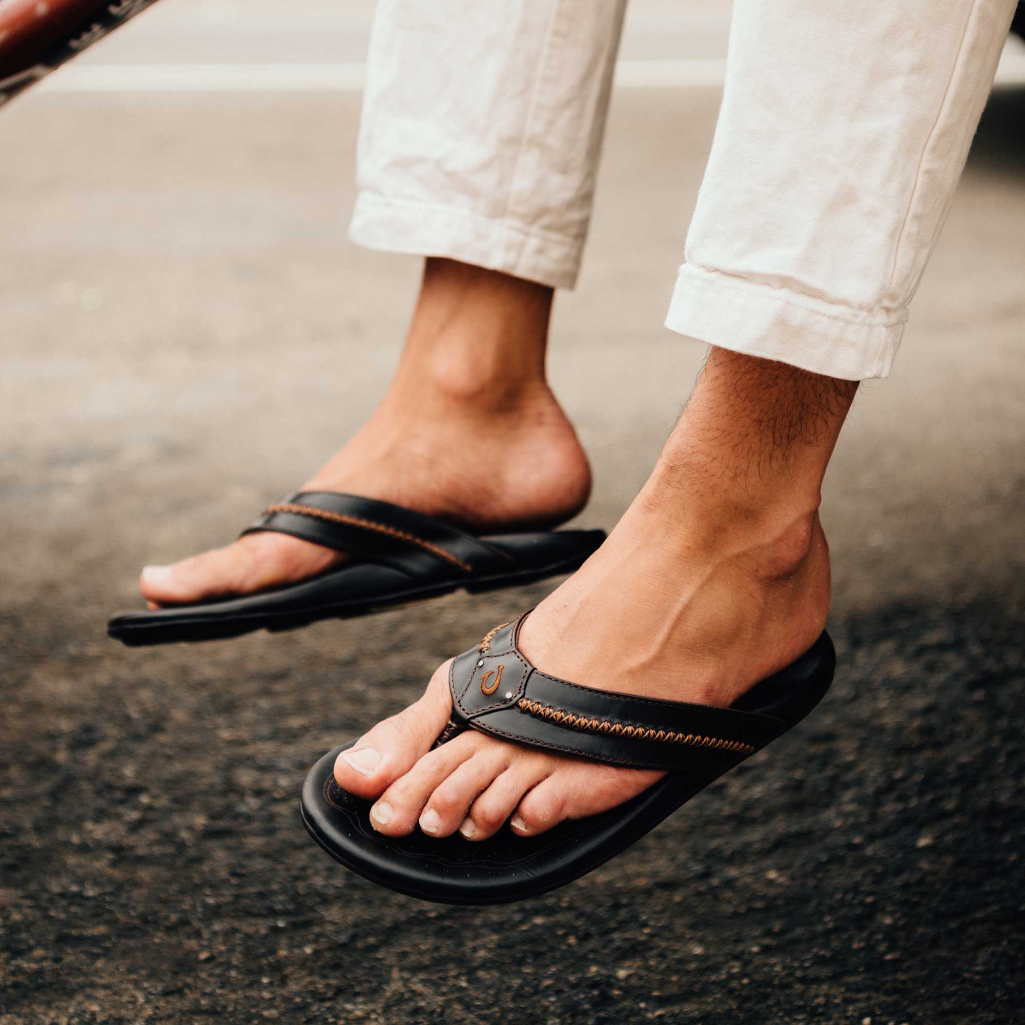 Mea Ola Men's Leather Beach Sandals - Dark Java | OluKai – OluKai