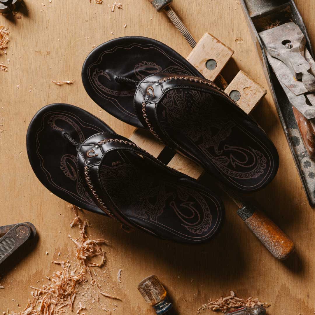 Mea Ola Men's Leather Beach Sandals - Dark Java | OluKai