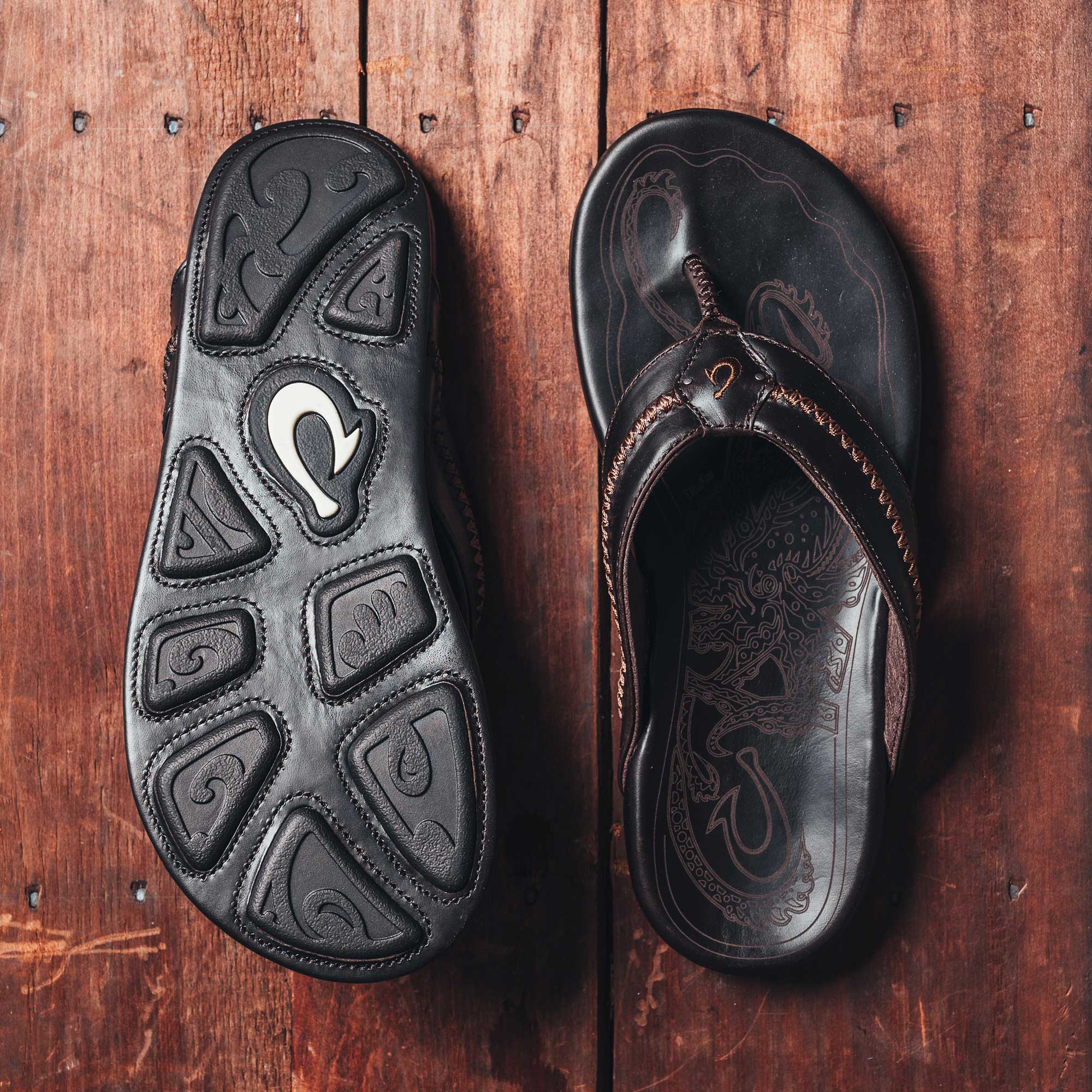 Mea Ola Men's Leather Beach Sandals - Dark Java | OluKai – OluKai