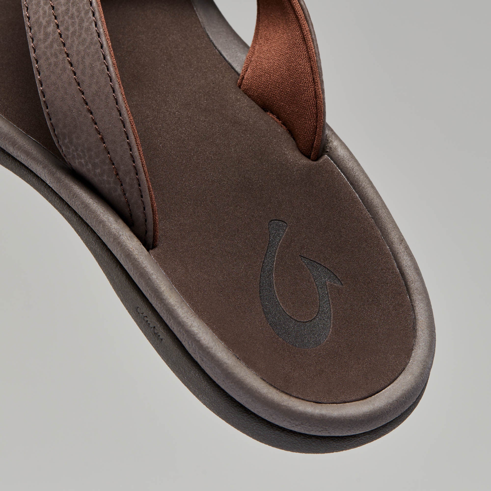 OluKai 'Ohana - Dark Java | Women's Beach Sandals – OluKai Canada