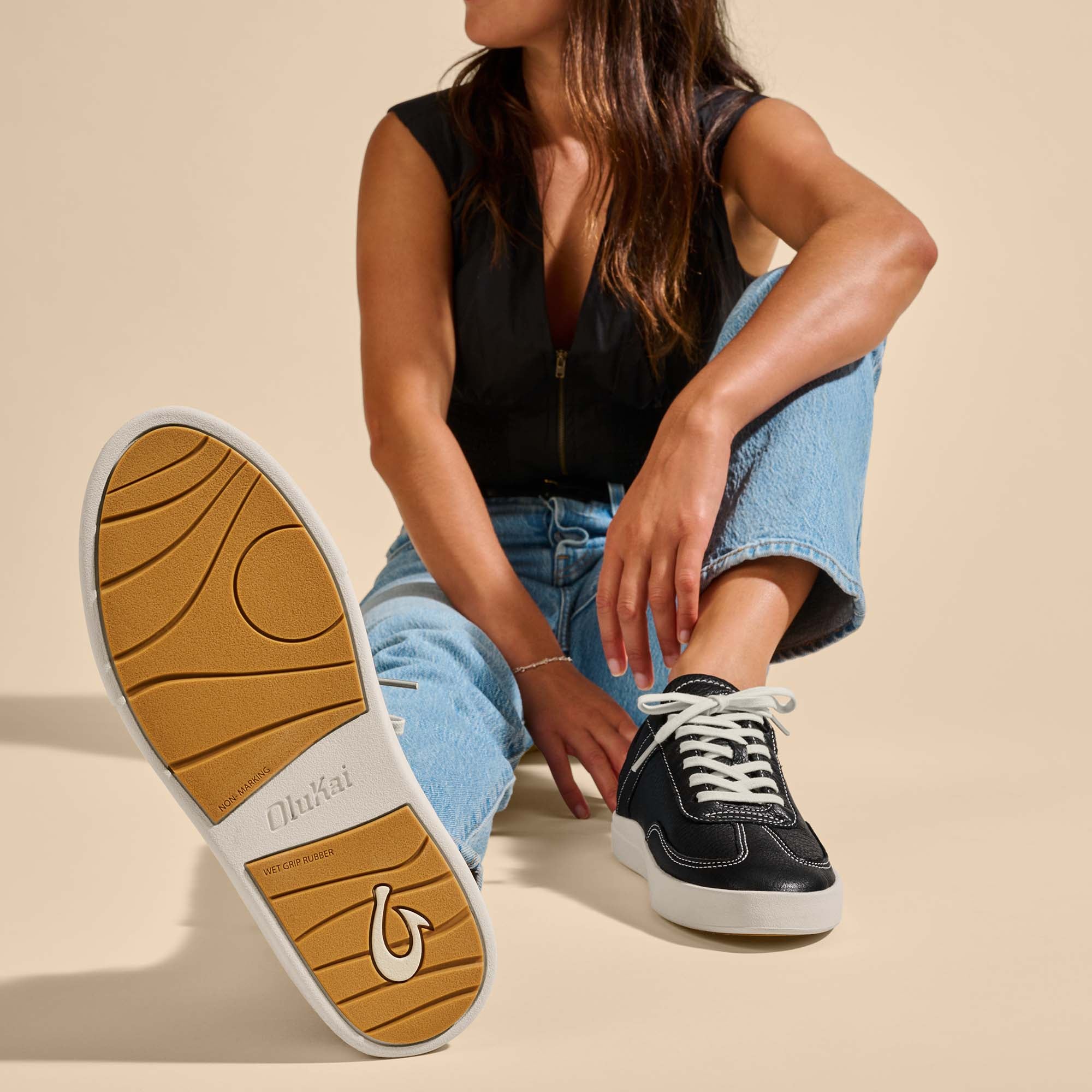 Hā'upu Women's Leather Sneakers - Onyx | OluKai – OluKai Canada