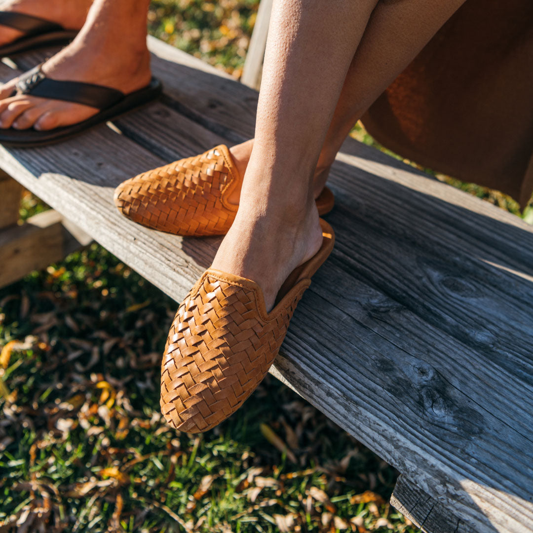 Kipe'a Heu Women's Slipper Sandals - Tan | OluKai | OluKai Canada