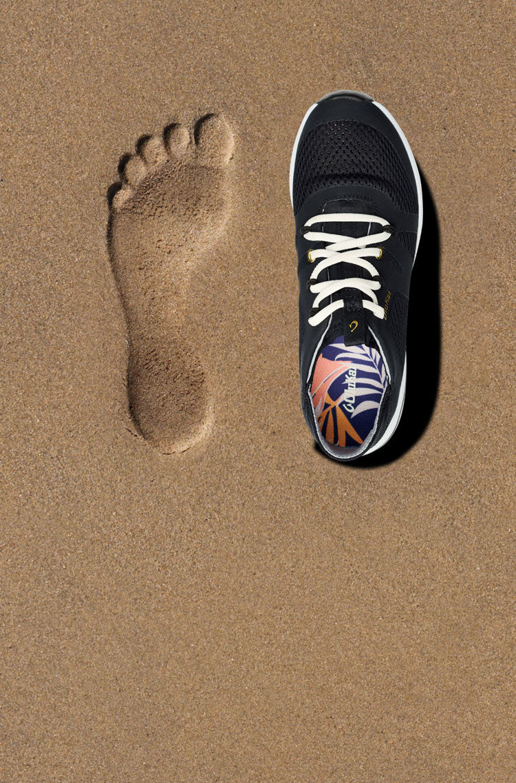 Inspired by the feeling of bare feet in wet sand, the anatomically contoured footbeds deliver instant comfort and lasting support. Footbeds are removable & washable.