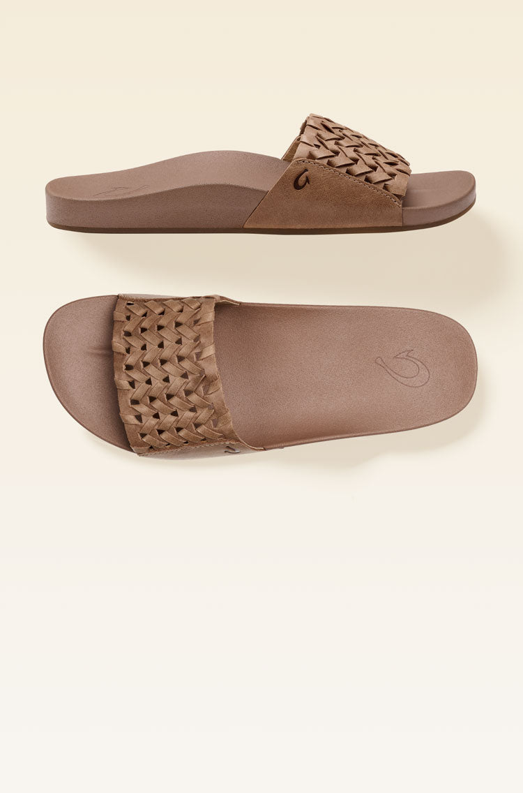 Made with a woven full-grain leather band that comfortably rests across the top of the foot.