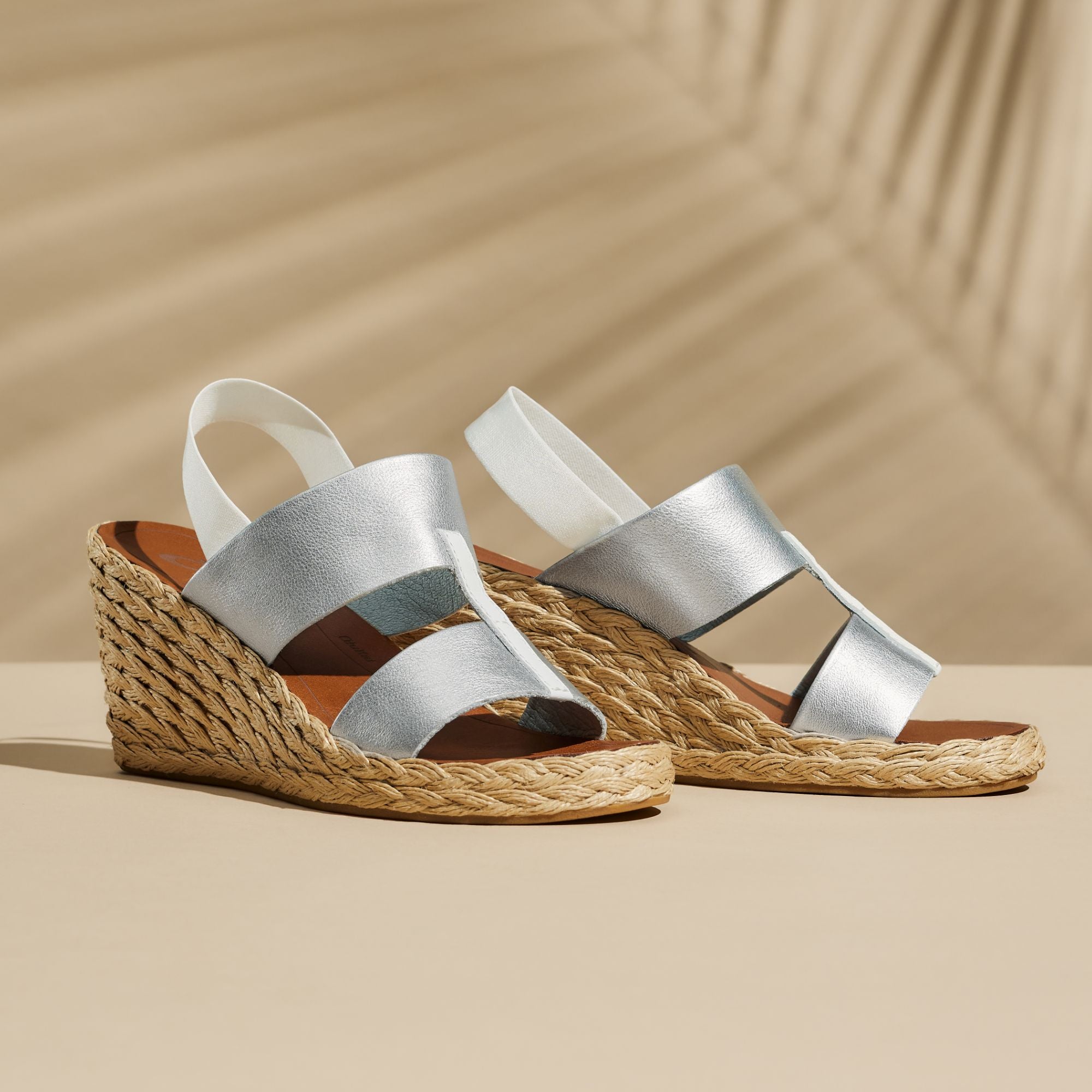 Silver / Tan