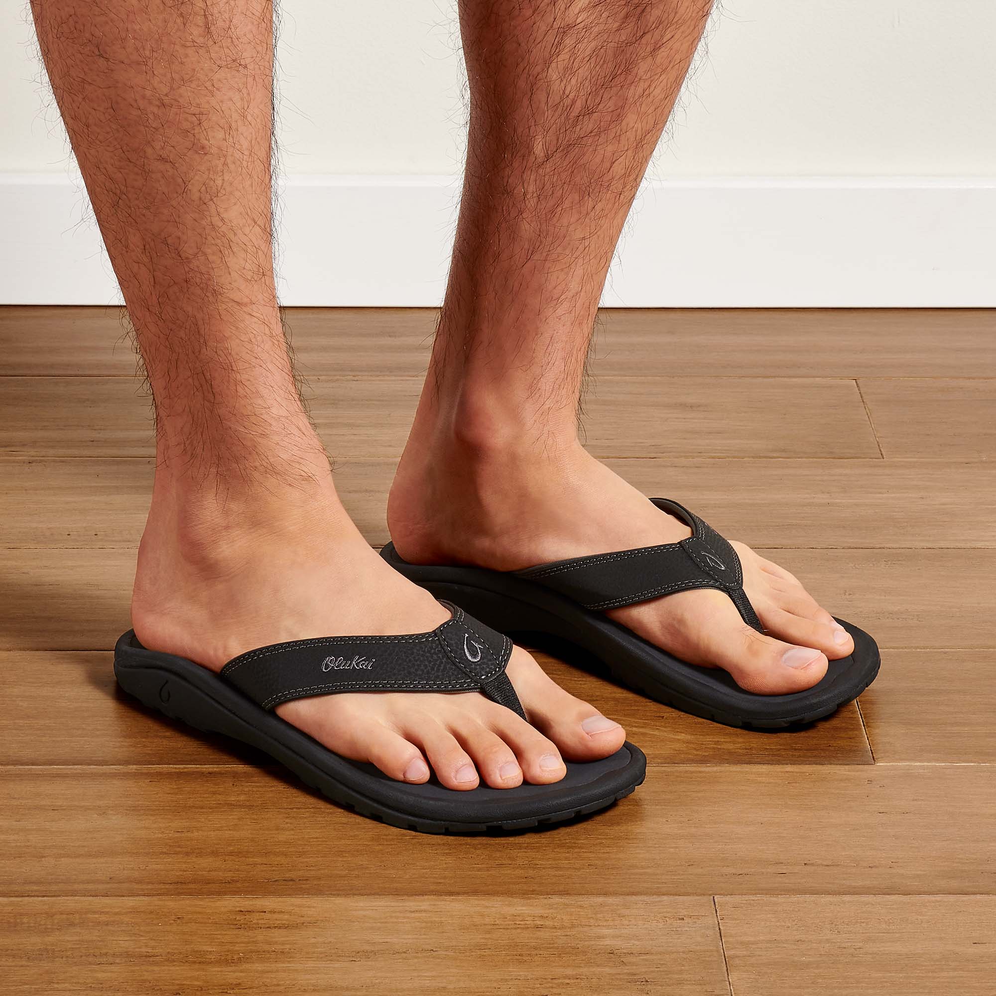 OluKai Men s Ohana Black Dark Shadow 13