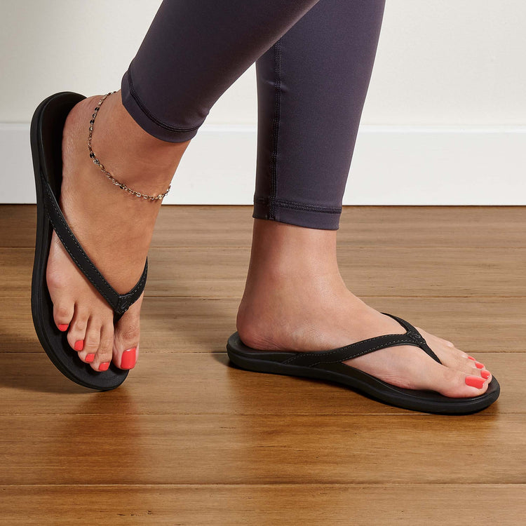 OluKai Ho'ōpio Onyx Women's Beach Sandals – OluKai Canada